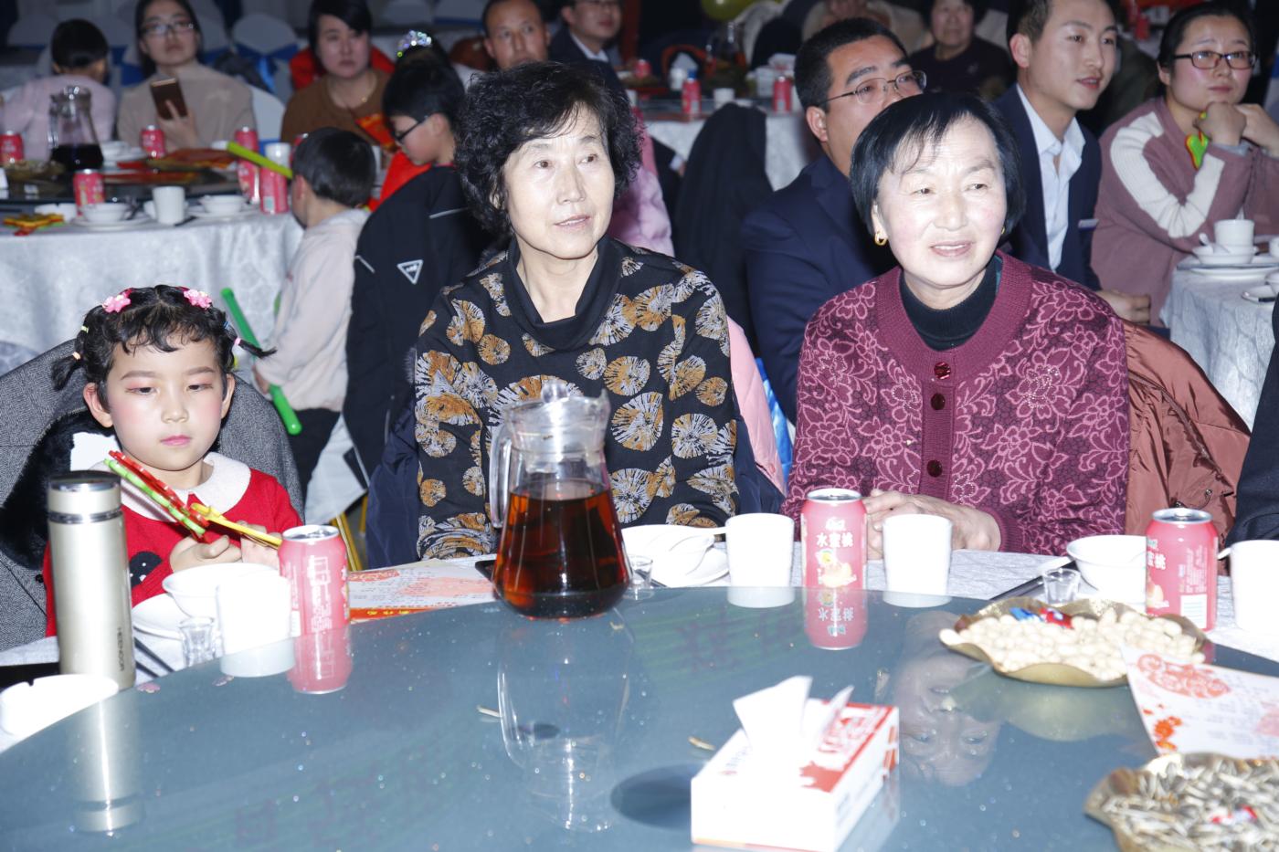 慶祝改革開(kāi)放40周年暨2018年總結(jié)頒獎(jiǎng)晚會(huì)