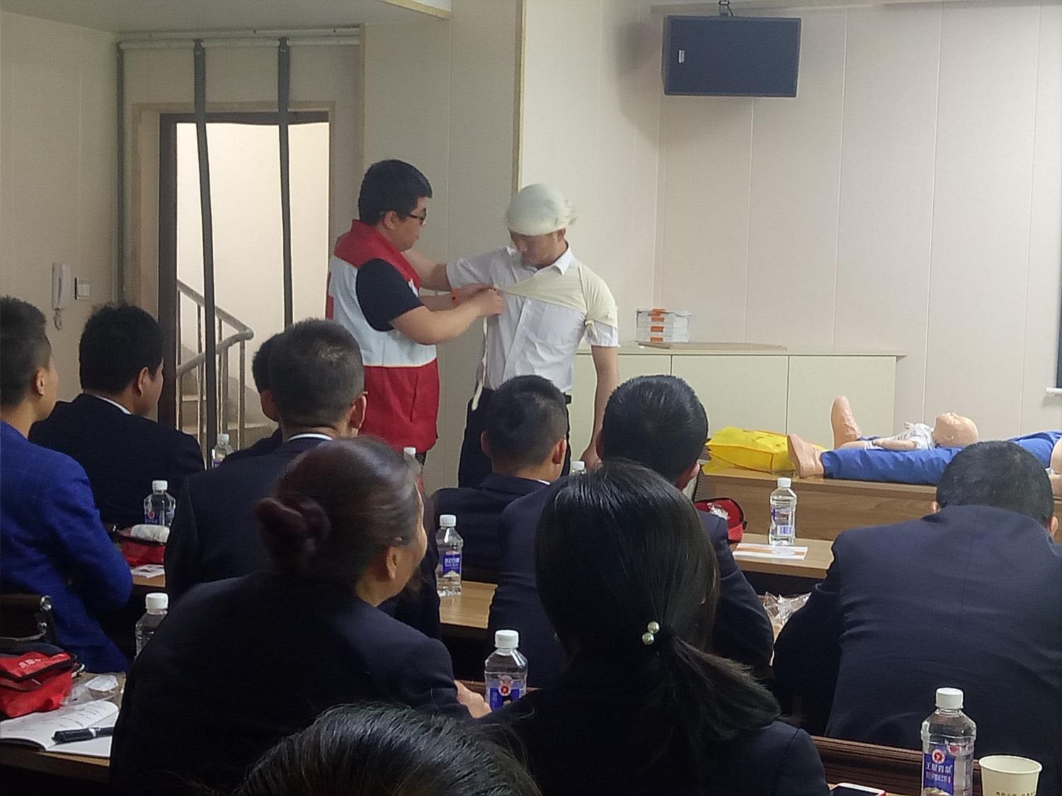 紅十字會應(yīng)急救護(hù)培訓(xùn)進(jìn)企業(yè)，聚力提升員工自救互救能力