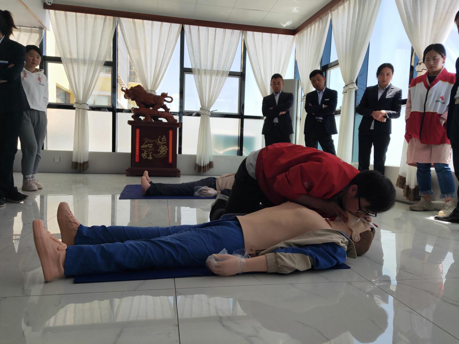 紅十字會應(yīng)急救護(hù)培訓(xùn)進(jìn)企業(yè)，聚力提升員工自救互救能力