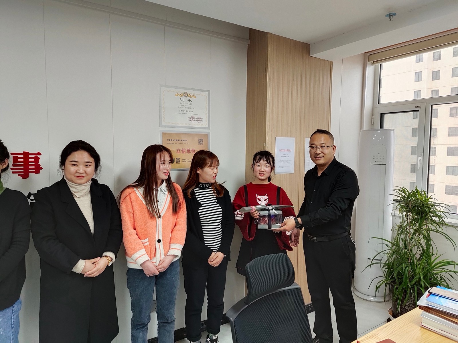 創(chuàng)先爭優(yōu)增才干   關愛婦女促和諧