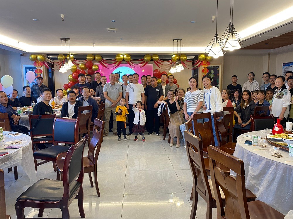 心系員工 情暖中秋節(jié)